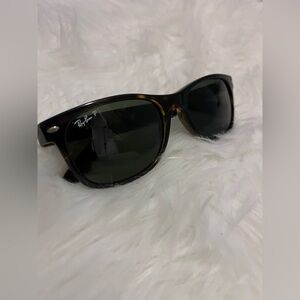 Ray-Ban Wayfarer Polarized Sunglasses